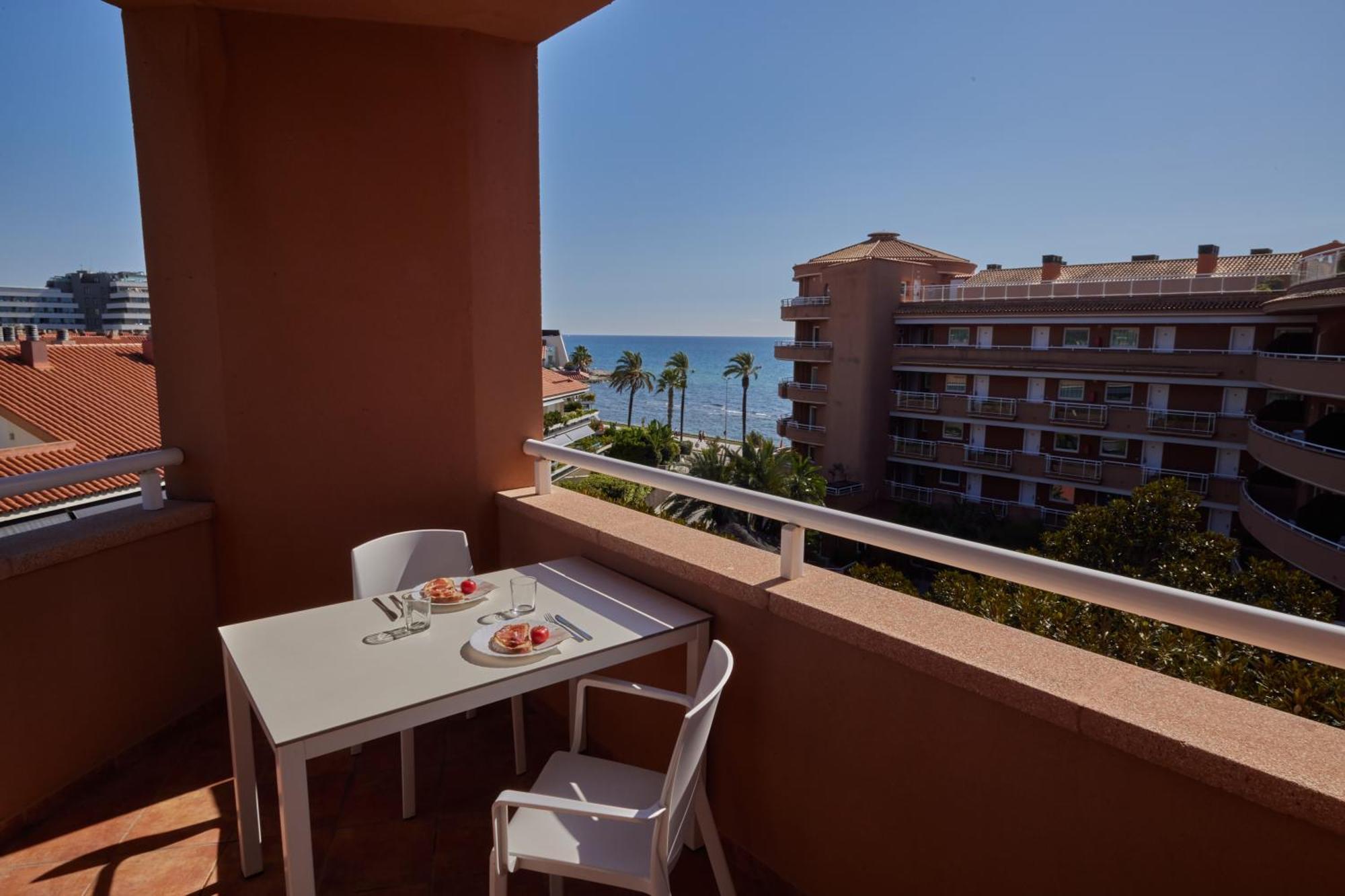 Estudio con vistas a la piscina (2 adultos)